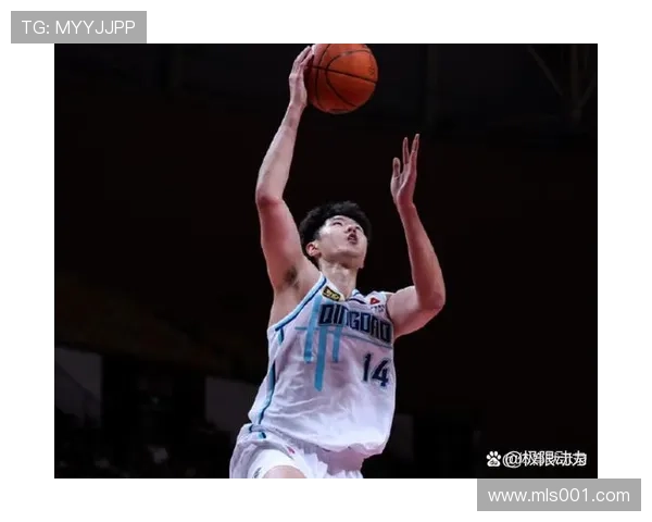 3场比赛轰77分40篮板！这才叫男篮第一中锋，杨瀚森不妨虚心请教