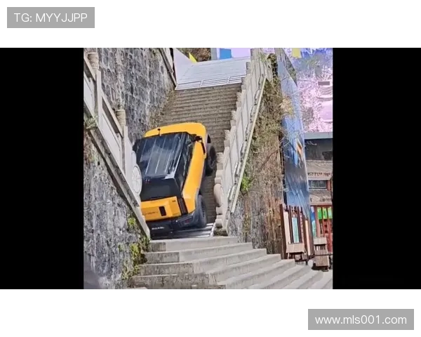 奇瑞复刻路虎攀爬天门山溜车撞断护栏：天门山景区回应景区系私人承包